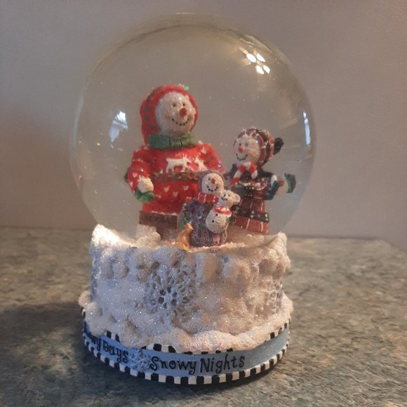 Snowmen Family Musical Glitter Snow Globe - Picture 5 of 12